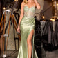 Vestido de satén entallado Ladivine CD405 con cautivadoras aplicaciones florales 3D