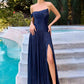 Vestido Ladivine CD409 de Gasa Luminiscente Fluida con Un Hombro y Corte en A