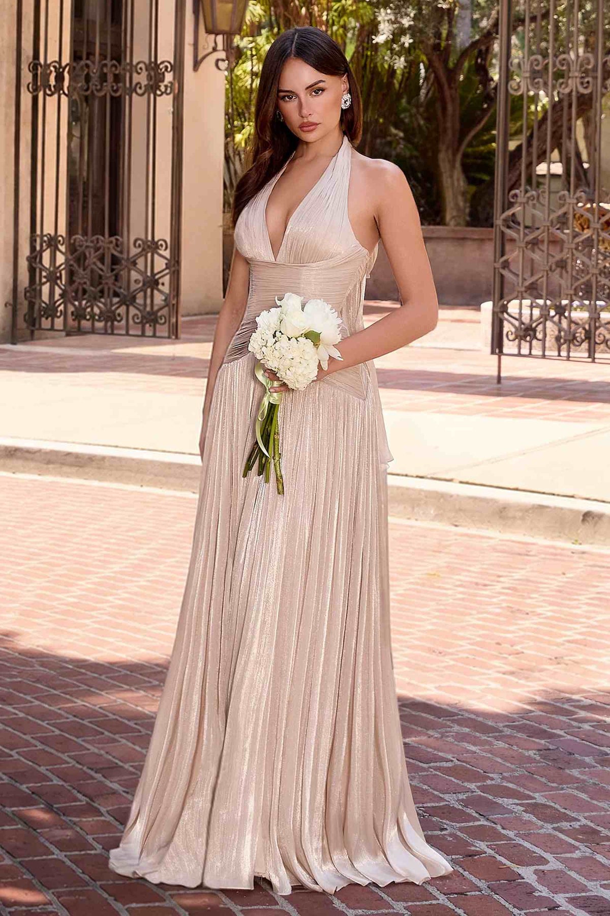 Ladivine CD412 Elegante vestido largo de gala con escote halter pronunciado y falda fluida en A