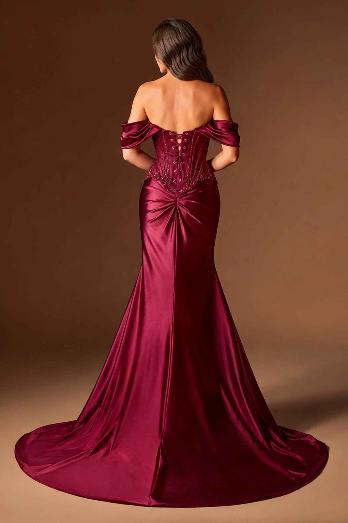 Vestido de Noche Ajustado con Corsé Decorado y Hombros Caídos Ladivine CD656