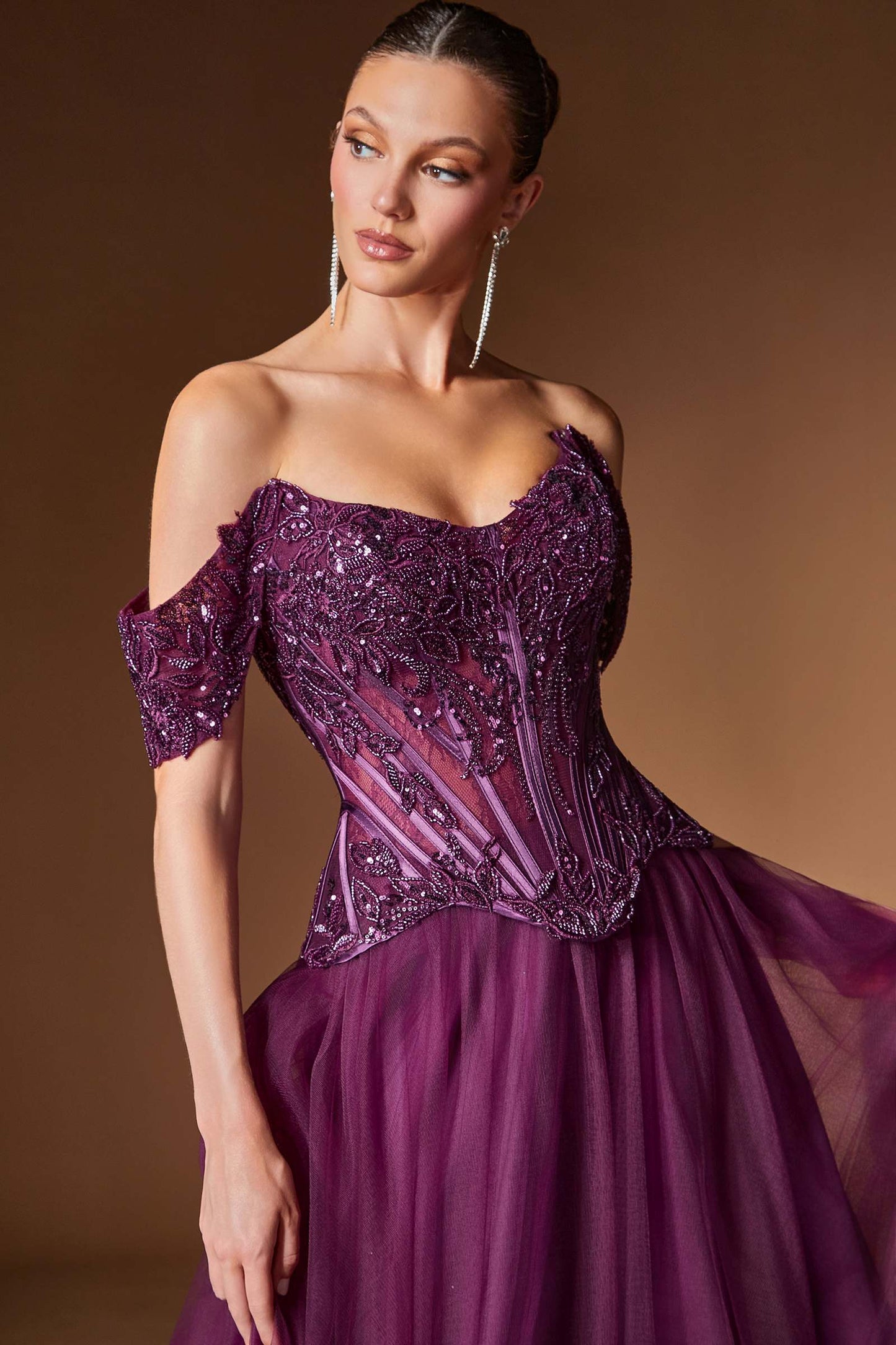 Vestido de gala de tul con escote Bardot y corte A Ladivine CD657