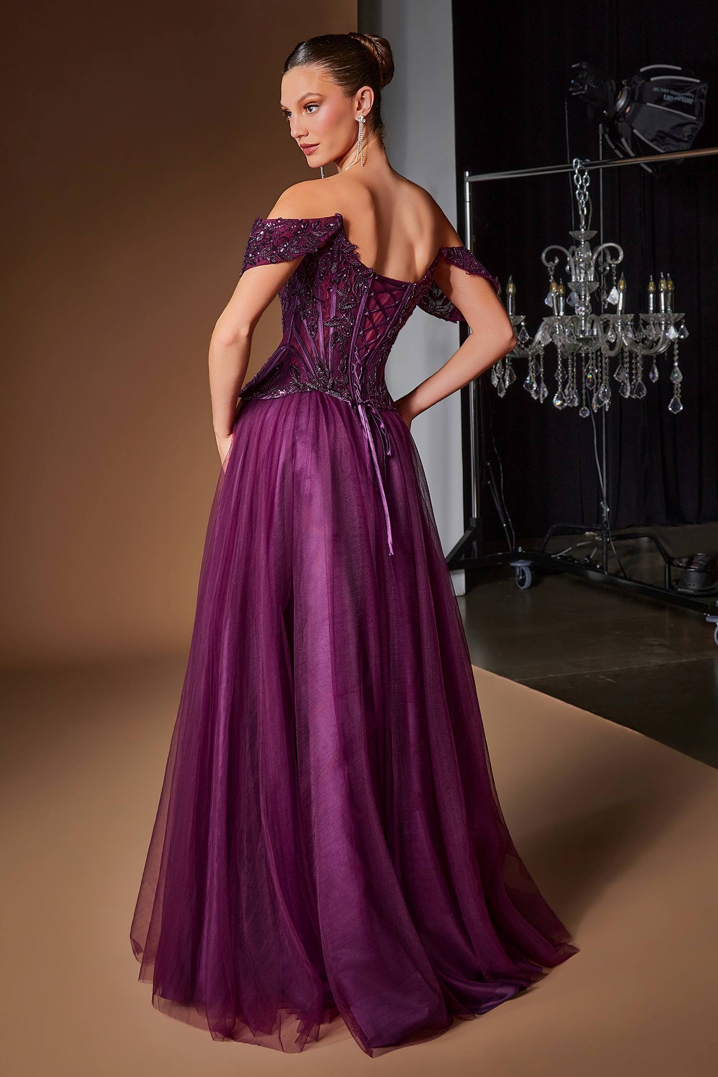 Vestido de gala de tul con escote Bardot y corte A Ladivine CD657