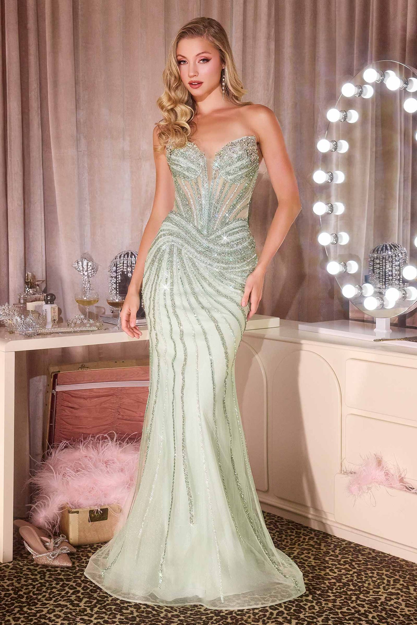 Ladivine CD660 Glamuroso Vestido Ajustado con Corsé Ilusión, Escote Pronunciado y Cola