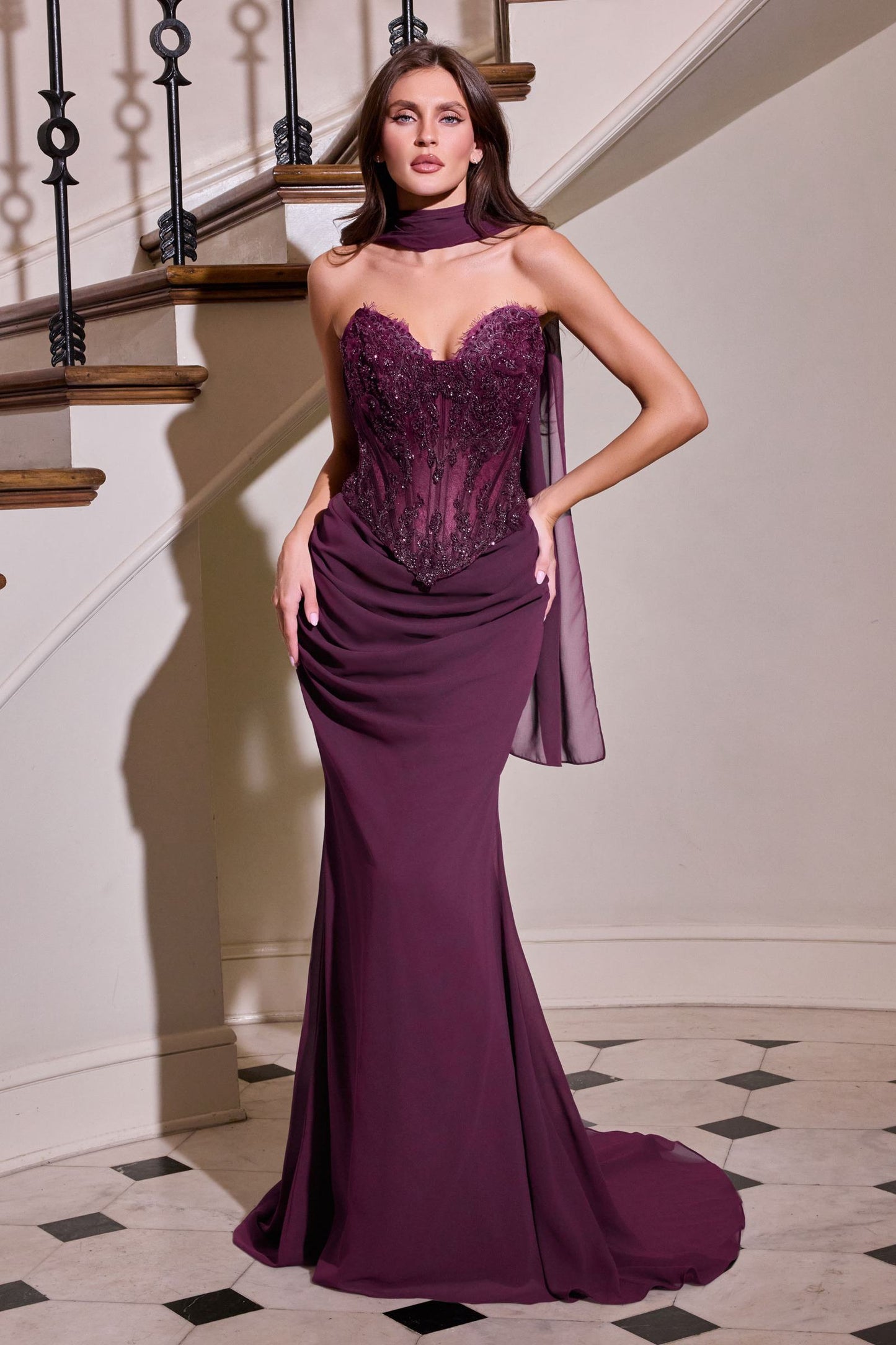 Vestido largo ajustado Ladivine CD683 de malla suave adornado con escote sin tirantes esculpido