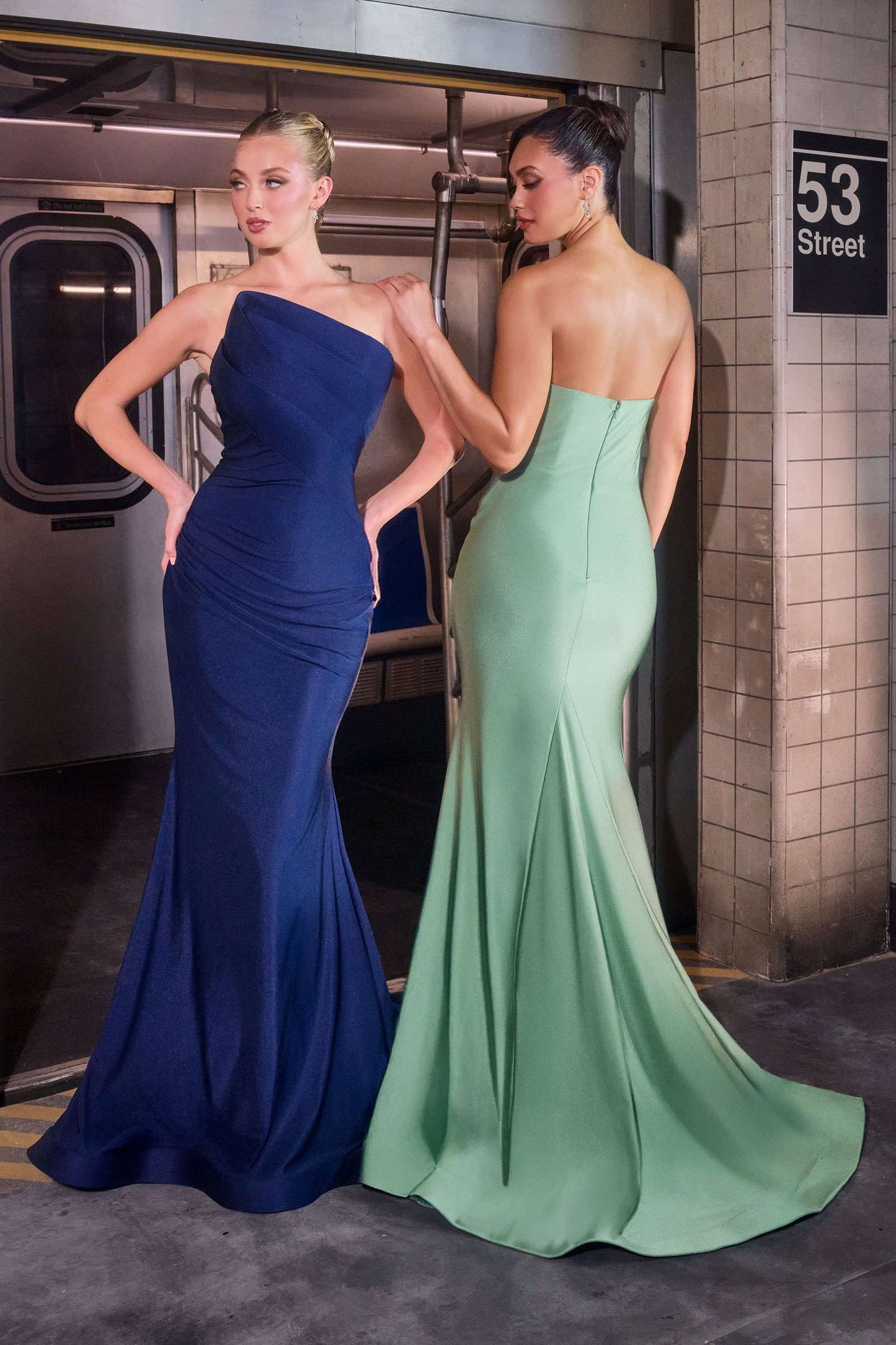 Vestido de Noche Ajustado Ladivine CD694 Luxe de Satén Elástico
