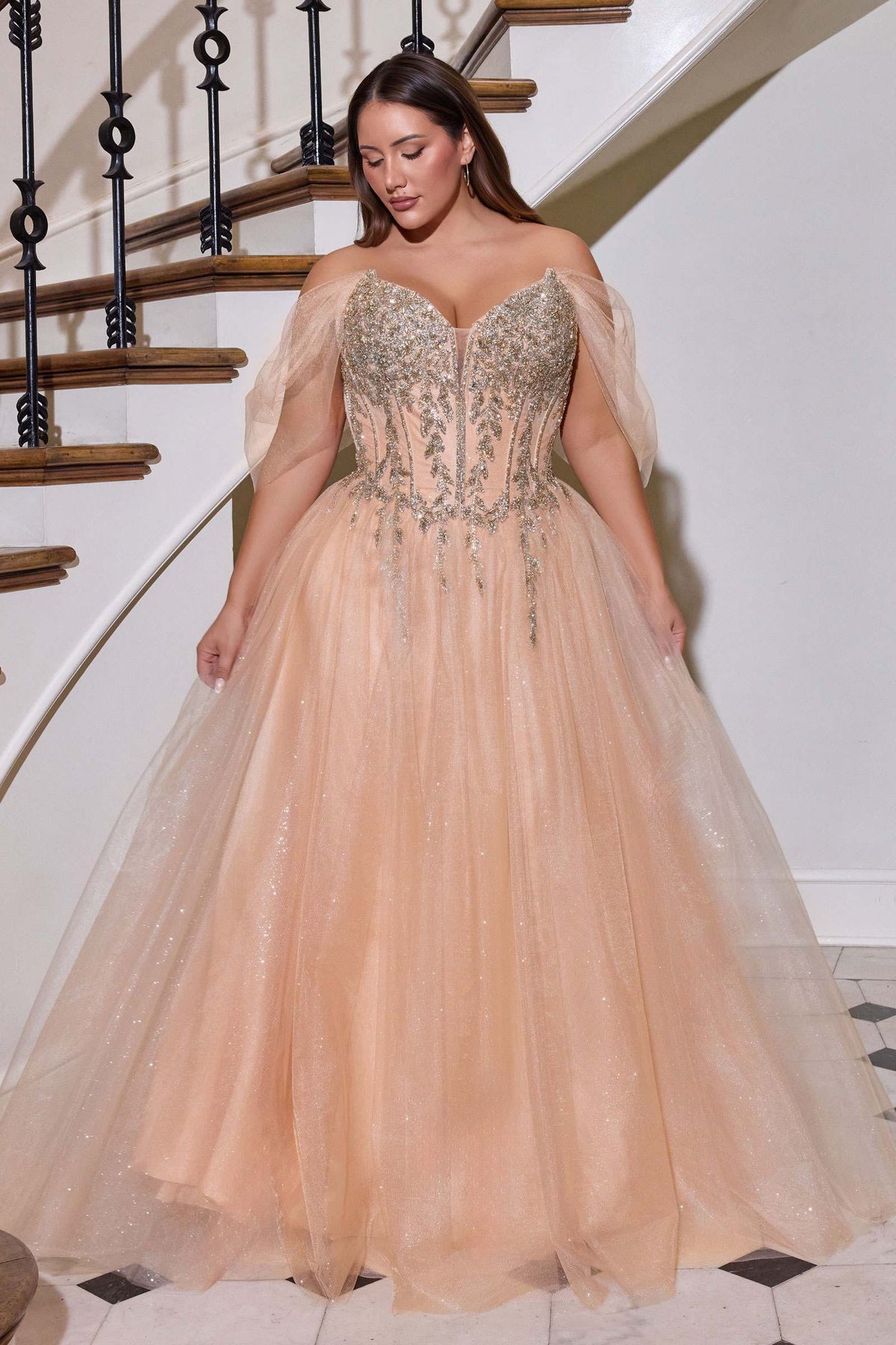 Vestido de talla grande Ladivine CD721C sin tirantes, corte A, escote corazón, con corpiño de corsé