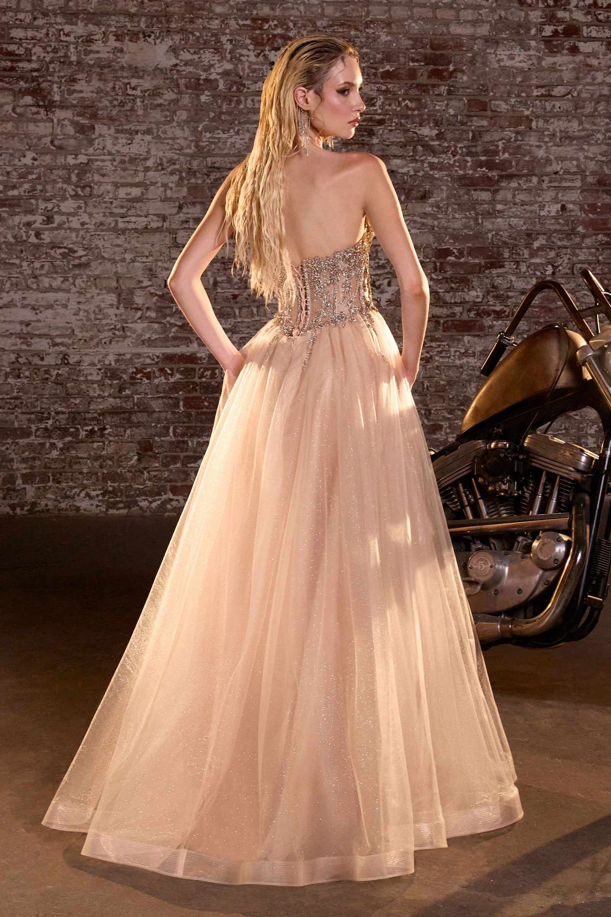Vestido de fiesta formal Ladivine CD721 sin tirantes, corte A, escote corazón y corpiño estilo corsé
