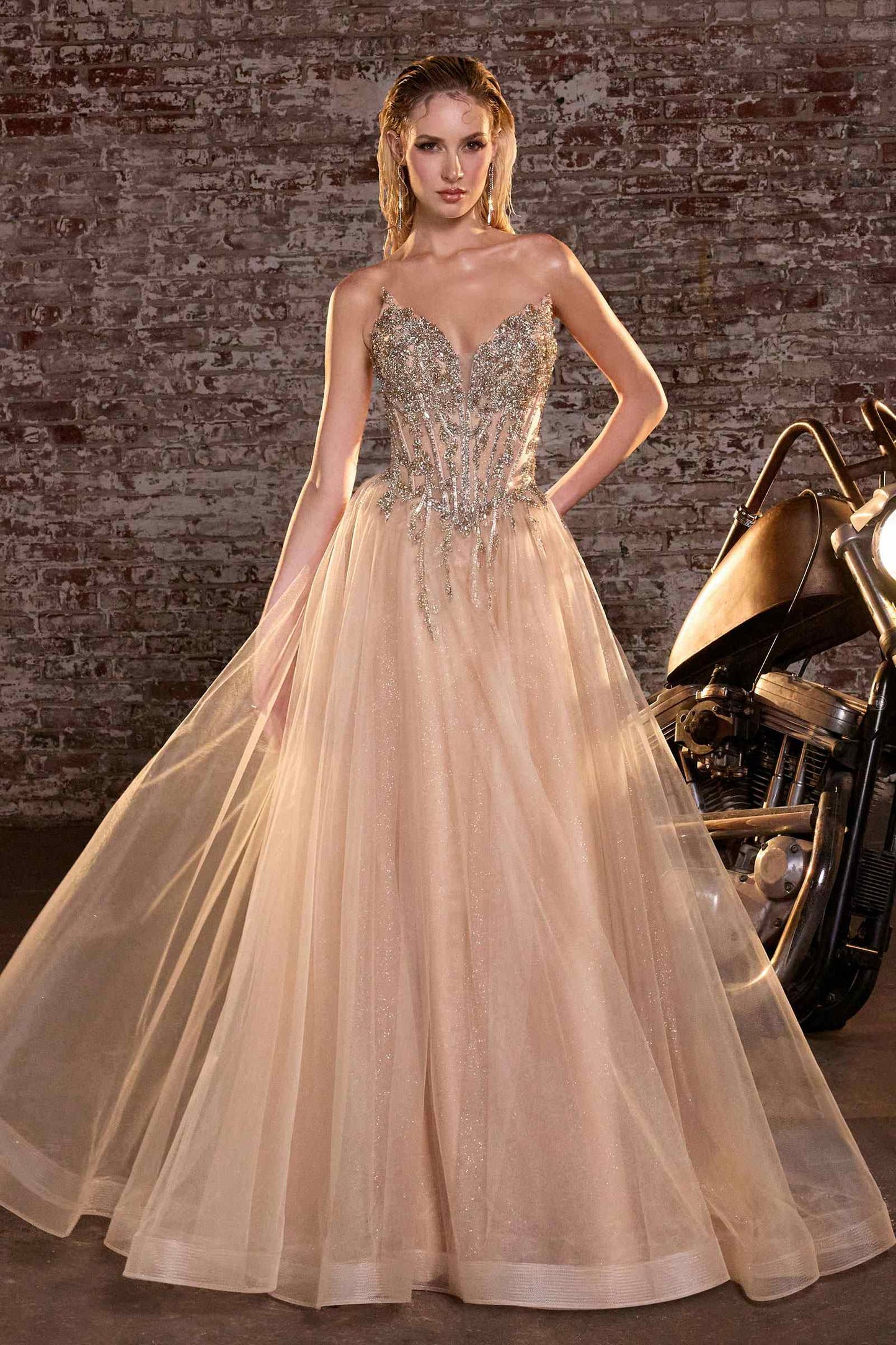 Vestido de fiesta formal Ladivine CD721 sin tirantes, corte A, escote corazón y corpiño estilo corsé