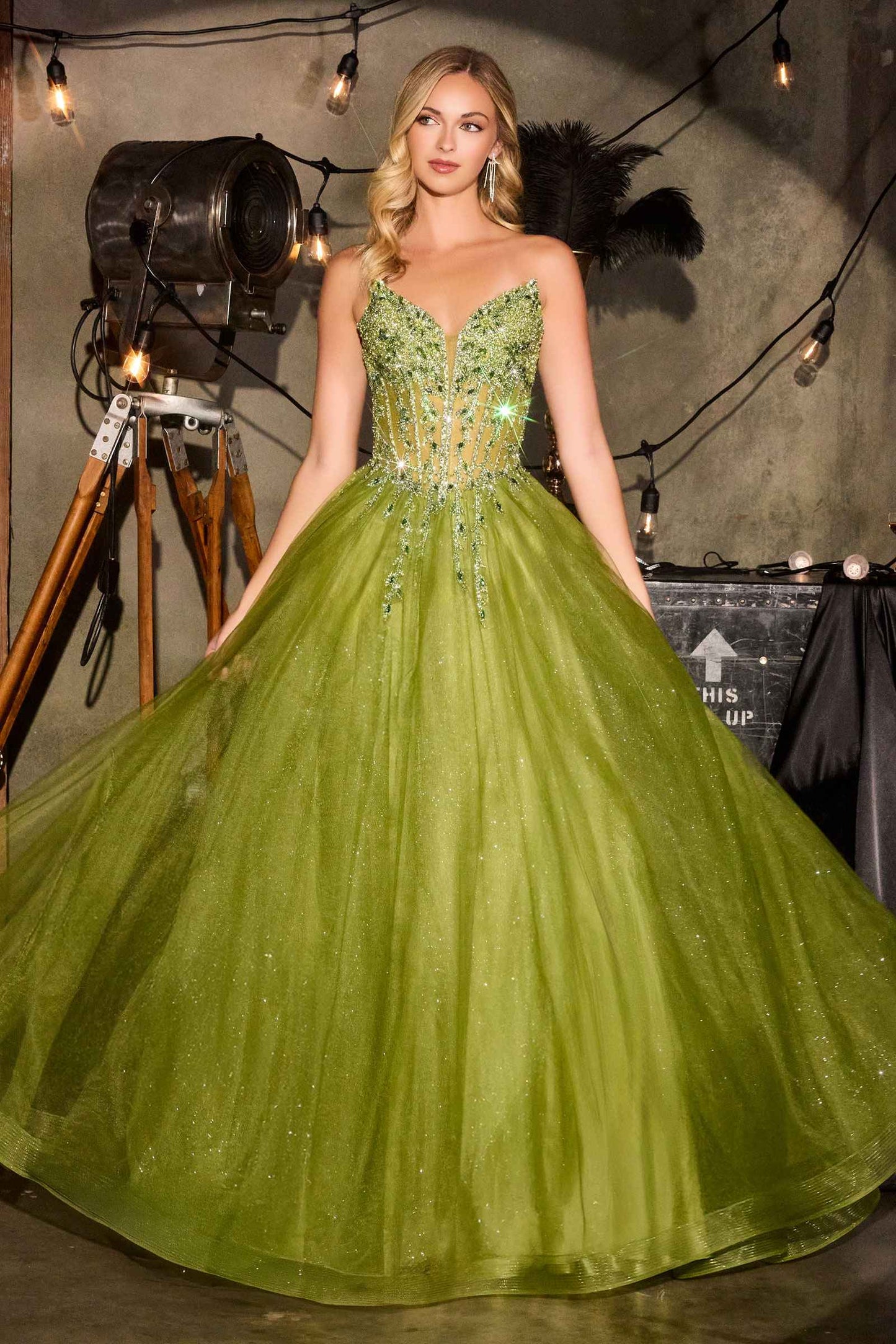 Vestido de fiesta formal Ladivine CD721 sin tirantes, corte A, escote corazón y corpiño estilo corsé