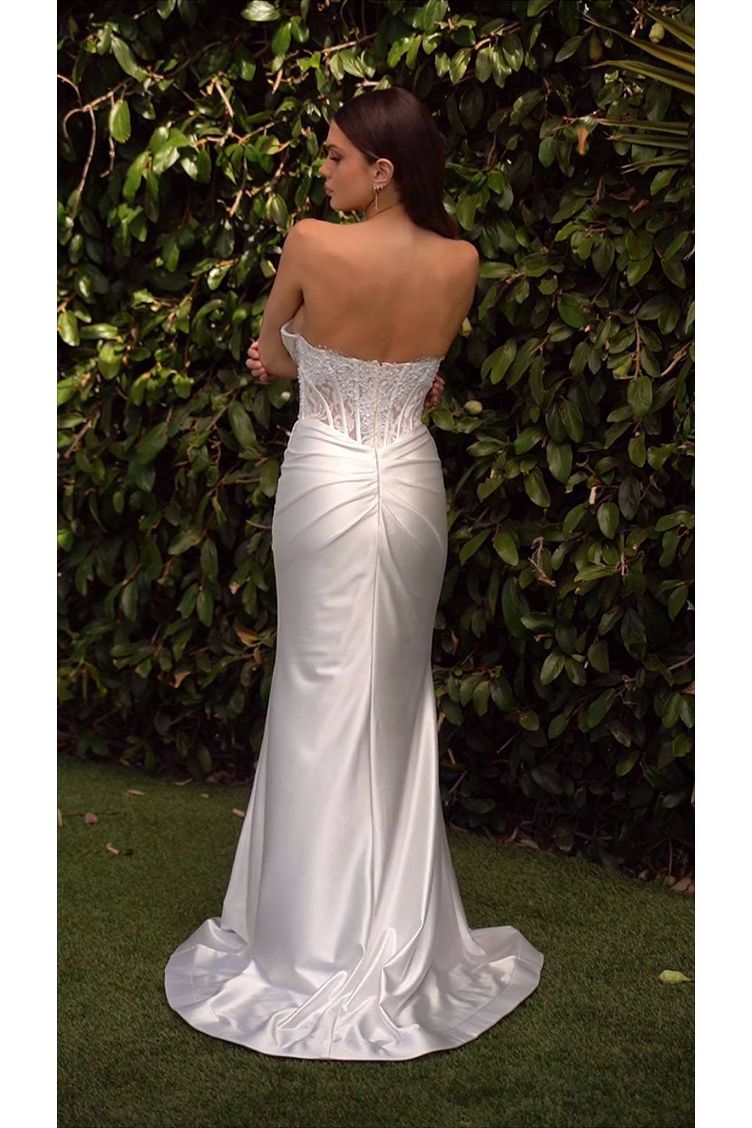 Vestido de novia de satén sin tirantes con escote corazón Ladivine CD797W