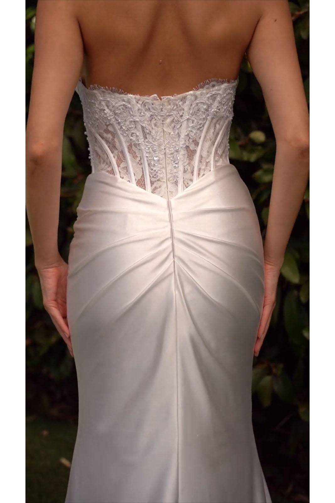 Vestido de novia de satén sin tirantes con escote corazón Ladivine CD797W