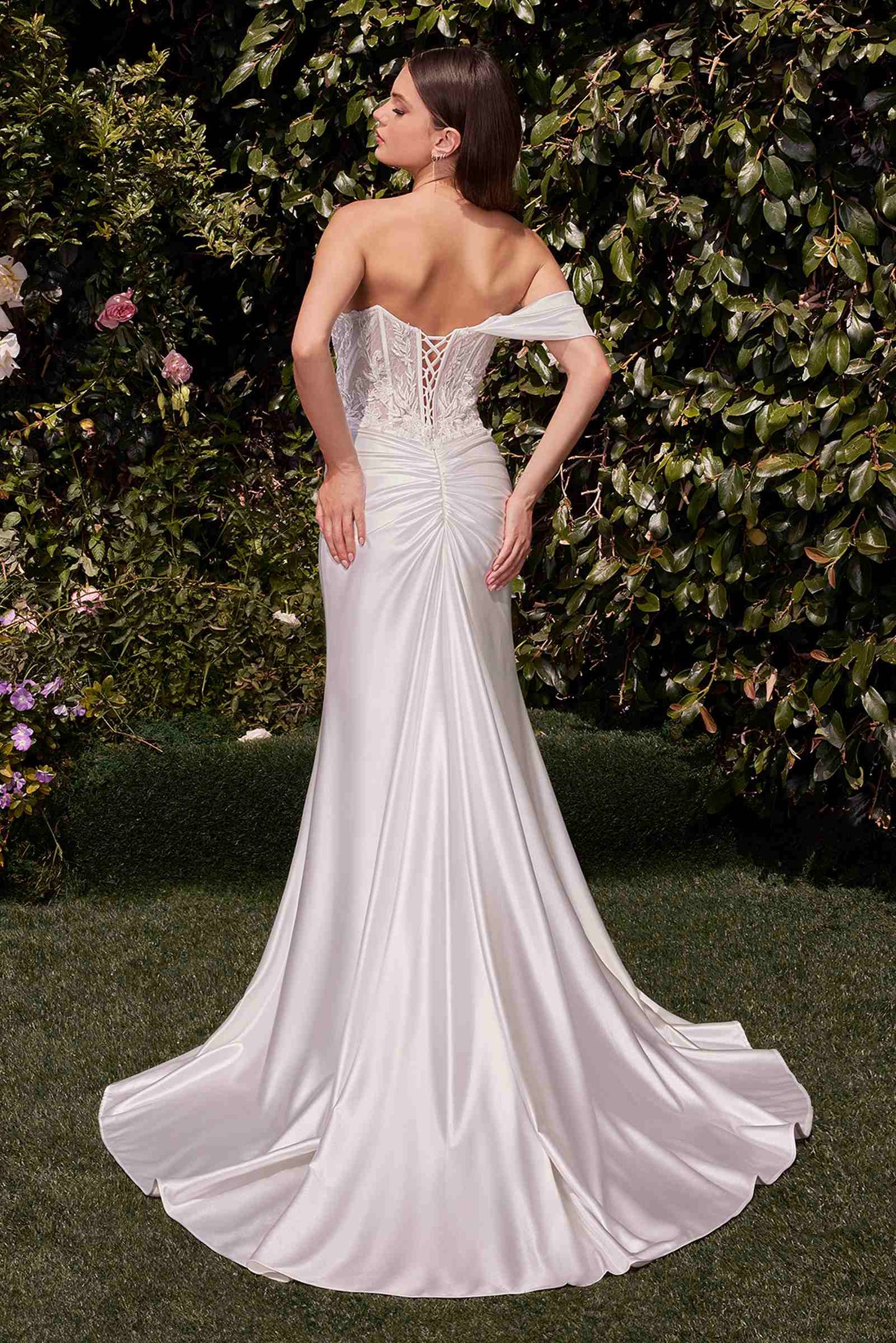 REBAJAS - Vestido de novia Ladivine CD804W de encaje y satén corte entallado y con vuelo (Talla 16)
