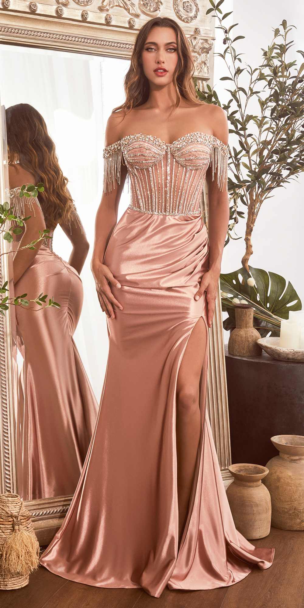 Vestido largo de satén Ladivine CD821 con corpiño adornado y hombros descubiertos