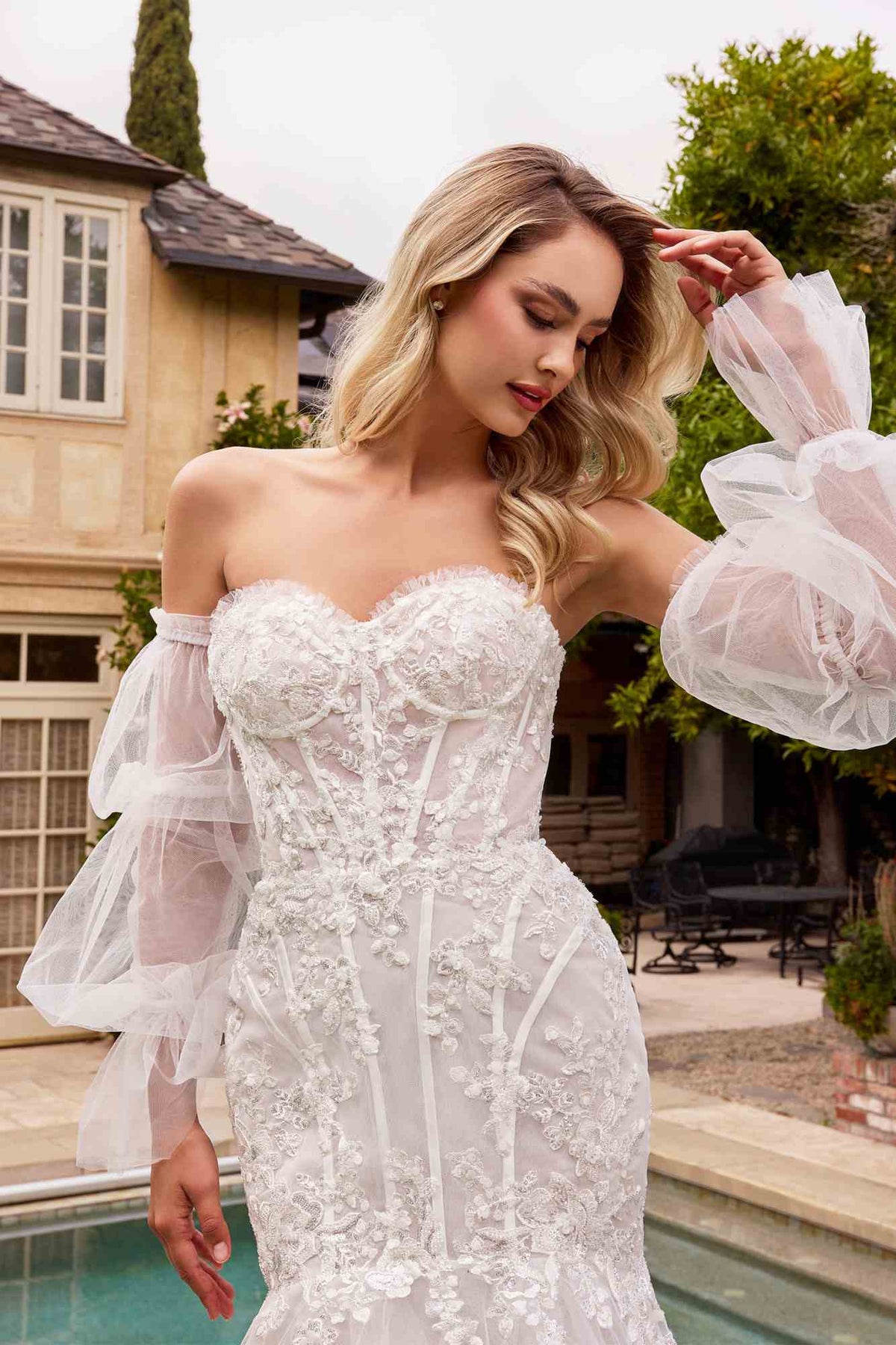 Vestido Largo Estraple de Sirena Ladivine CD858W con Mangas Removibles