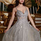 Cenicienta Divina CD994 Vestido largo de tul con pedrería, corte en A, detalle de encaje y escote en V