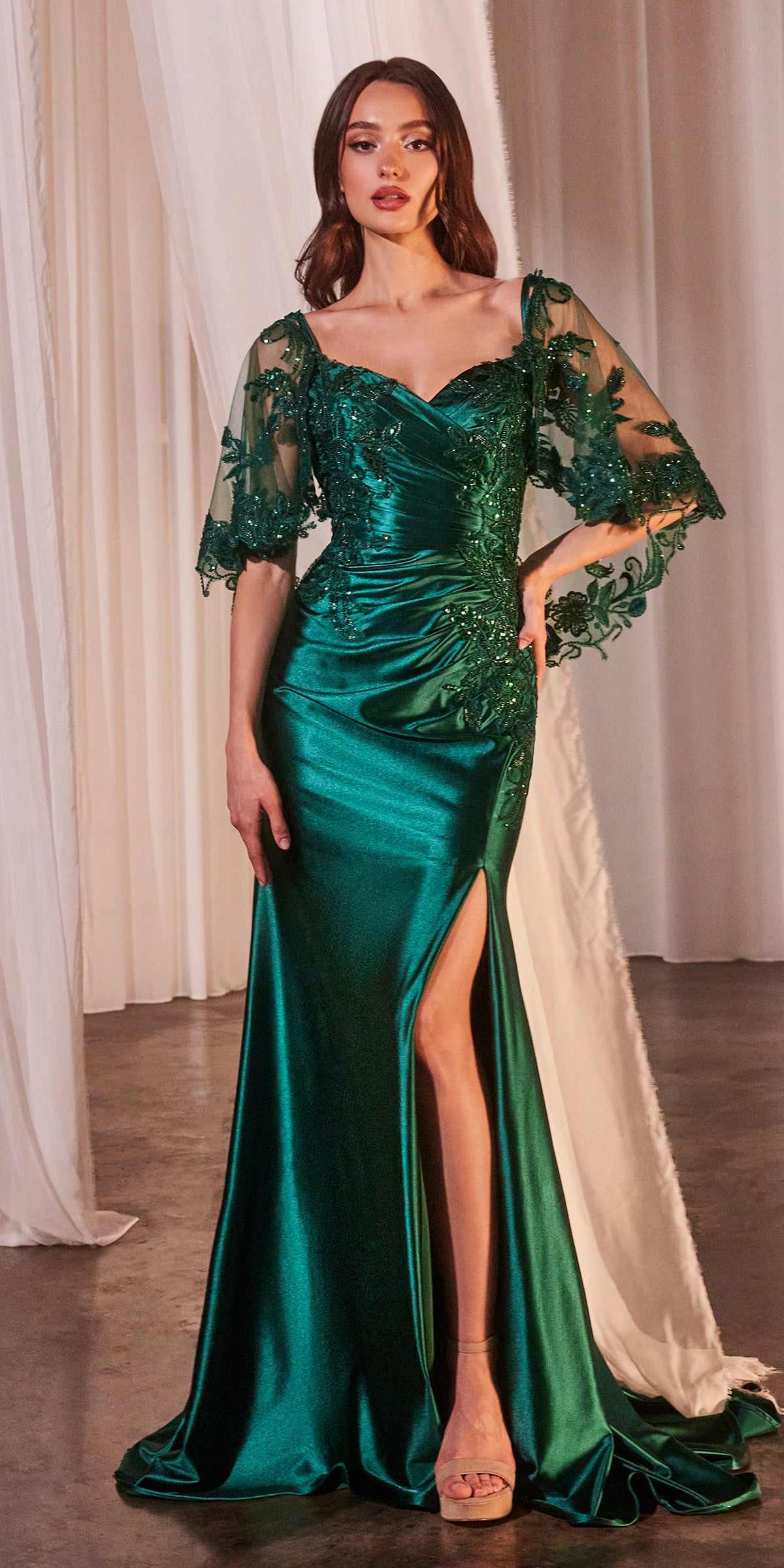 Vestido ajustado de satén elástico con capa de encaje extraíble Ladivine CDS499