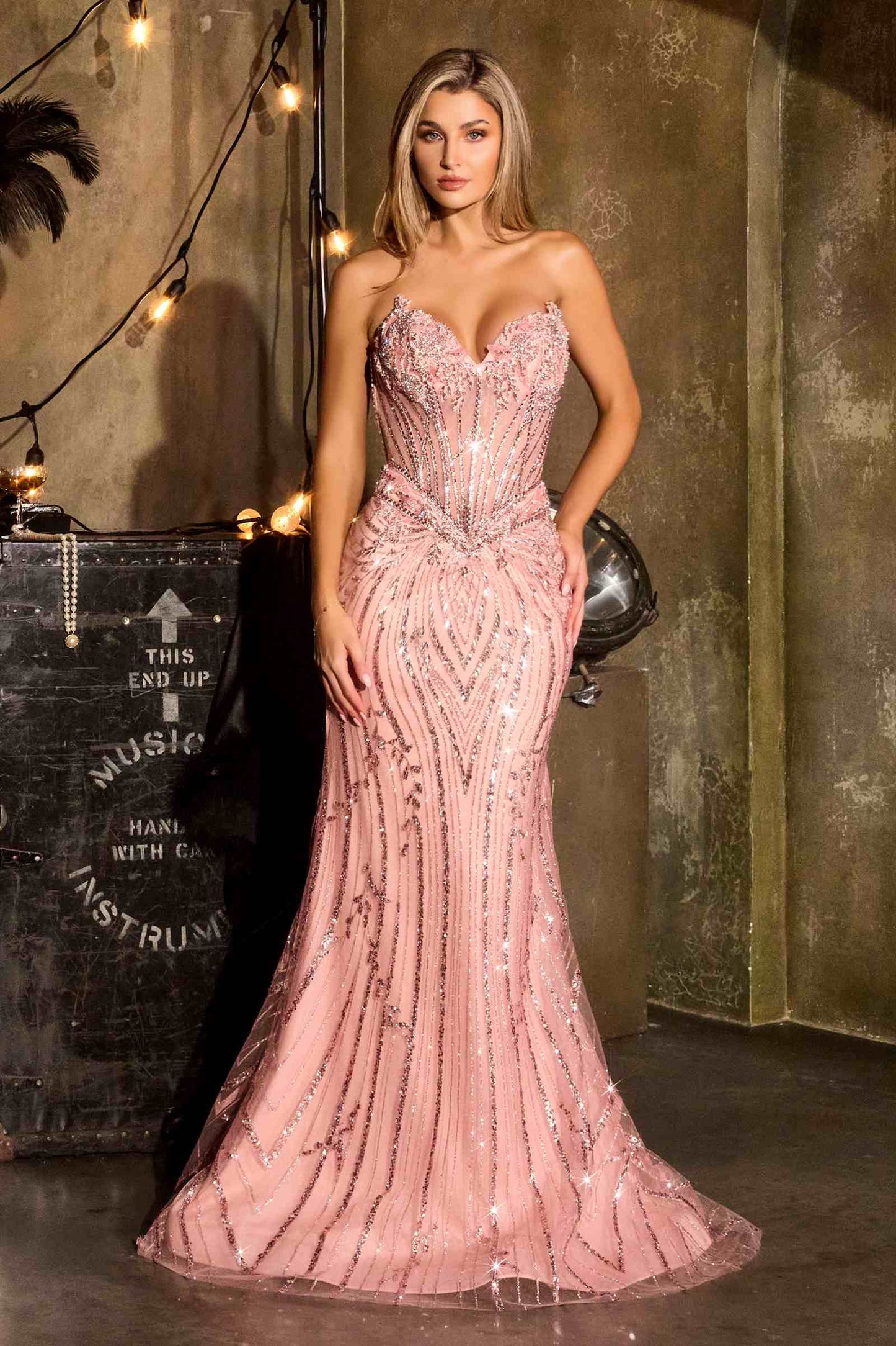 Vestido de sirena ajustado Ladivine CDS557 totalmente adornado Show Stopper