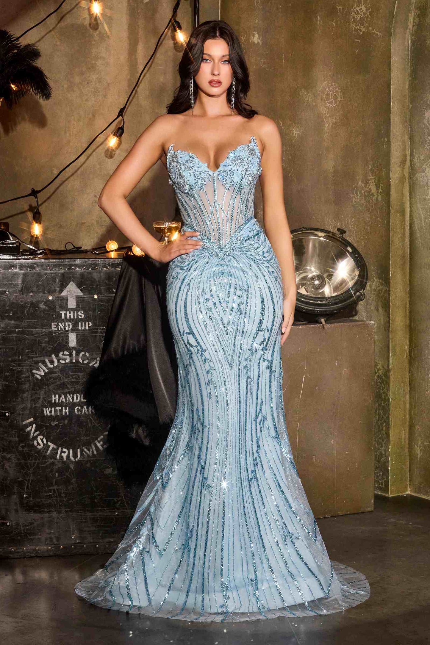 Vestido de sirena ajustado Ladivine CDS557 totalmente adornado Show Stopper