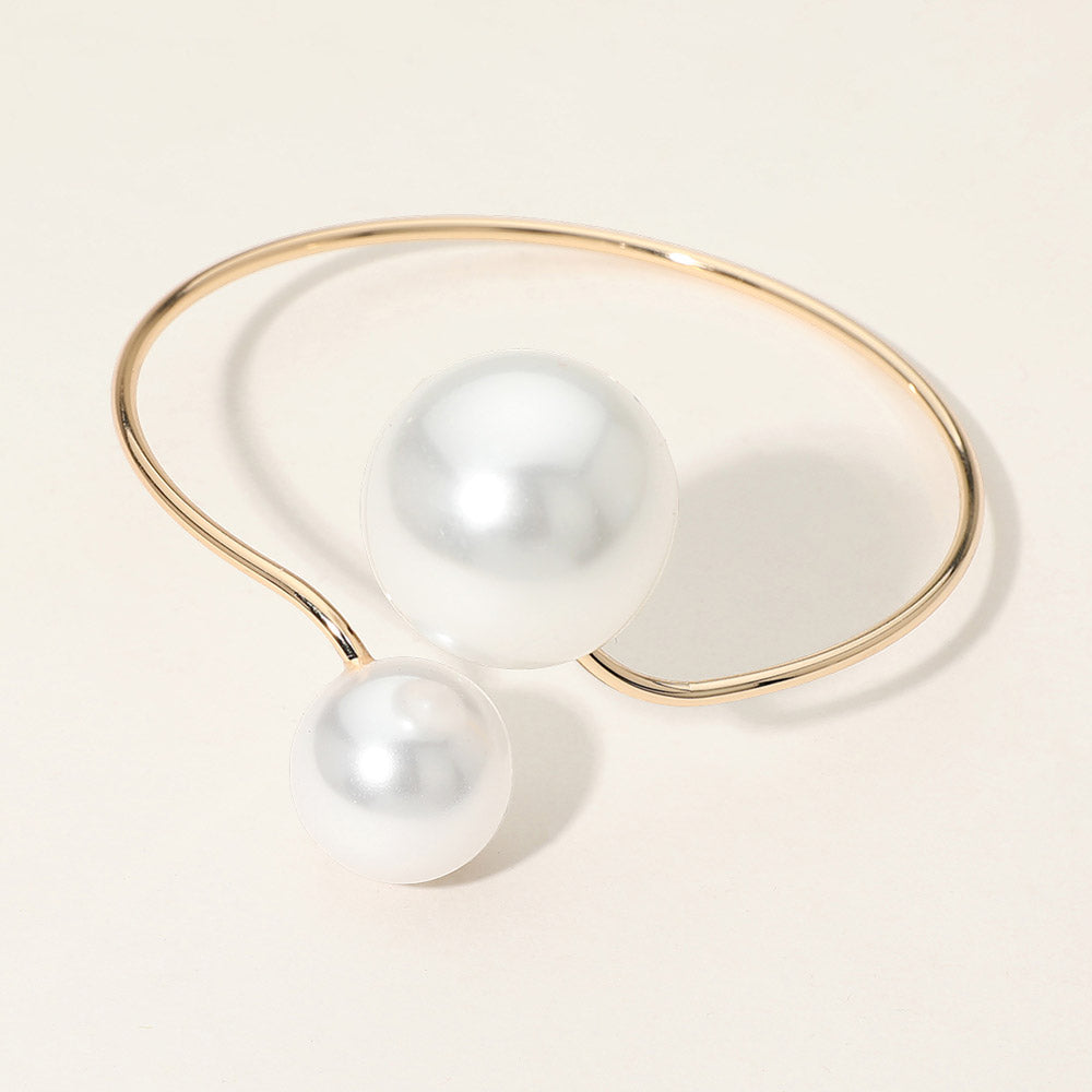 SECRET BOX_Bold Pearl Tip Cuff Bracelet