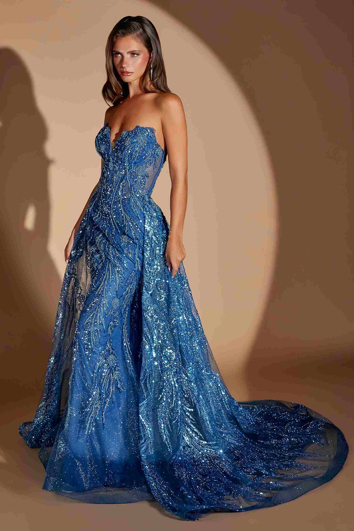 Ladivine CM393 Vestido Entallado con Escote Corazón sin Tirantes y Sobrefalda Desmontable