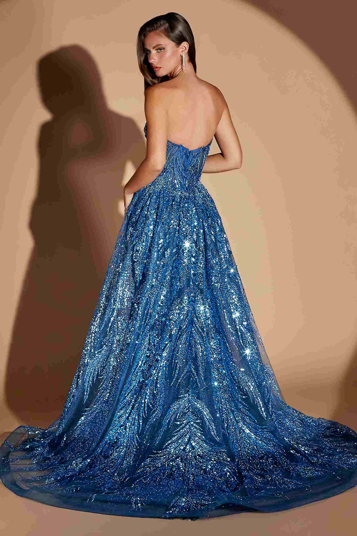 Ladivine CM393 Vestido Entallado con Escote Corazón sin Tirantes y Sobrefalda Desmontable