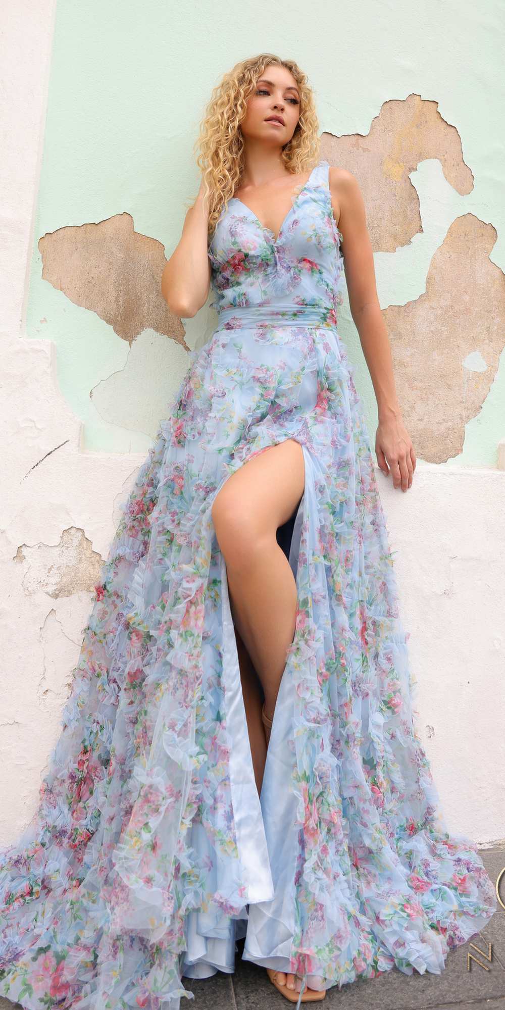 Vestido de noche largo con estampado floral, escote en V y corte en A Nox Anabel E1445