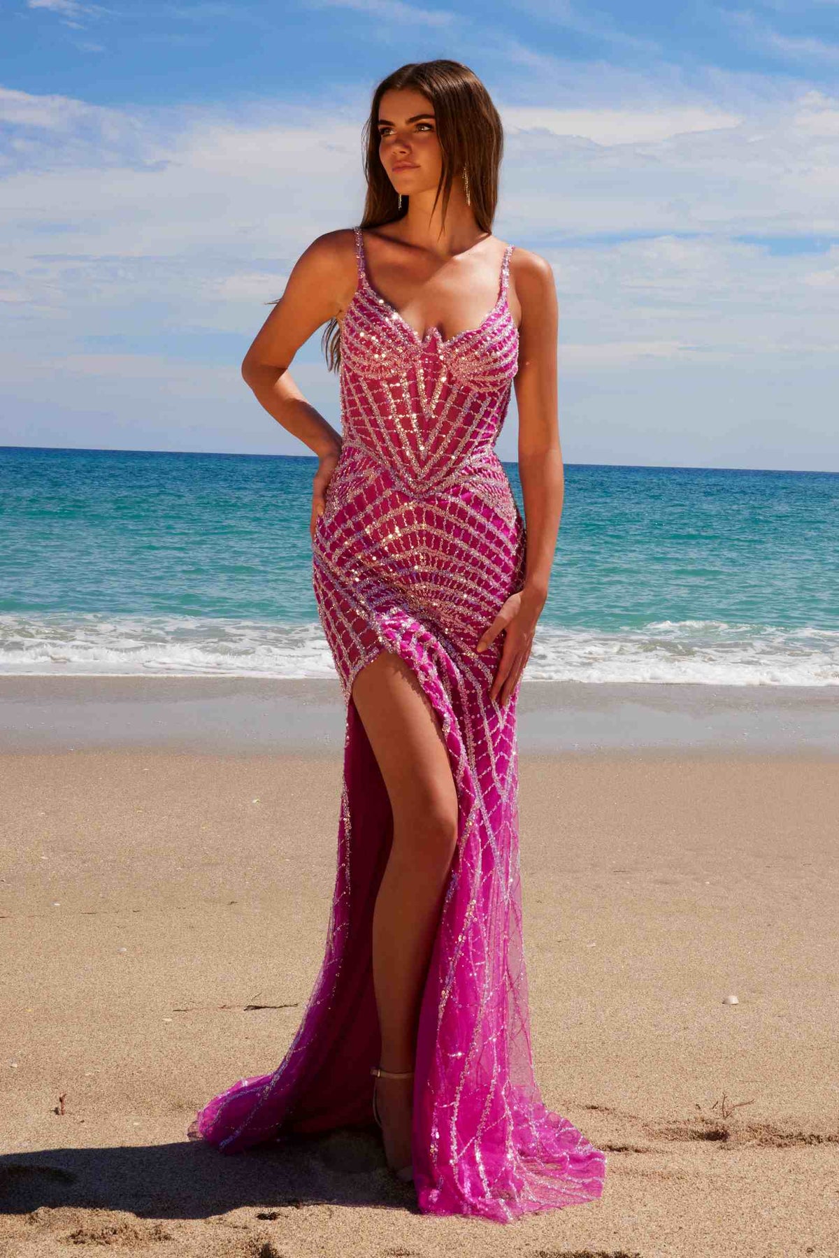 Nox Anabel E1531 Vestido Largo Escote en V con Aplicación Totalmente Bordada con Cuentas
