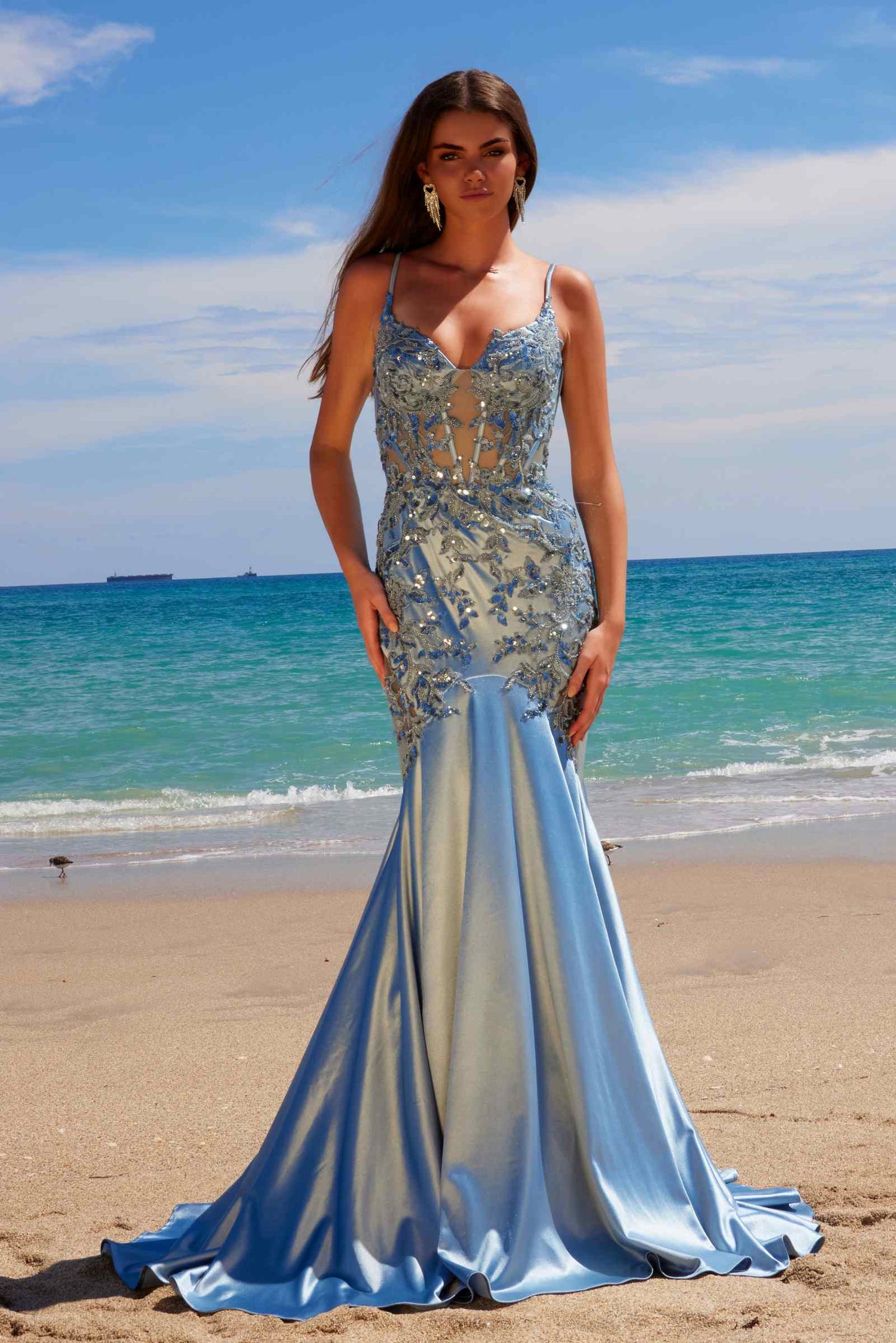 Vestido de sirena Nox Anabel E1532 de raso con apliques de lentejuelas y cintura con ballenas