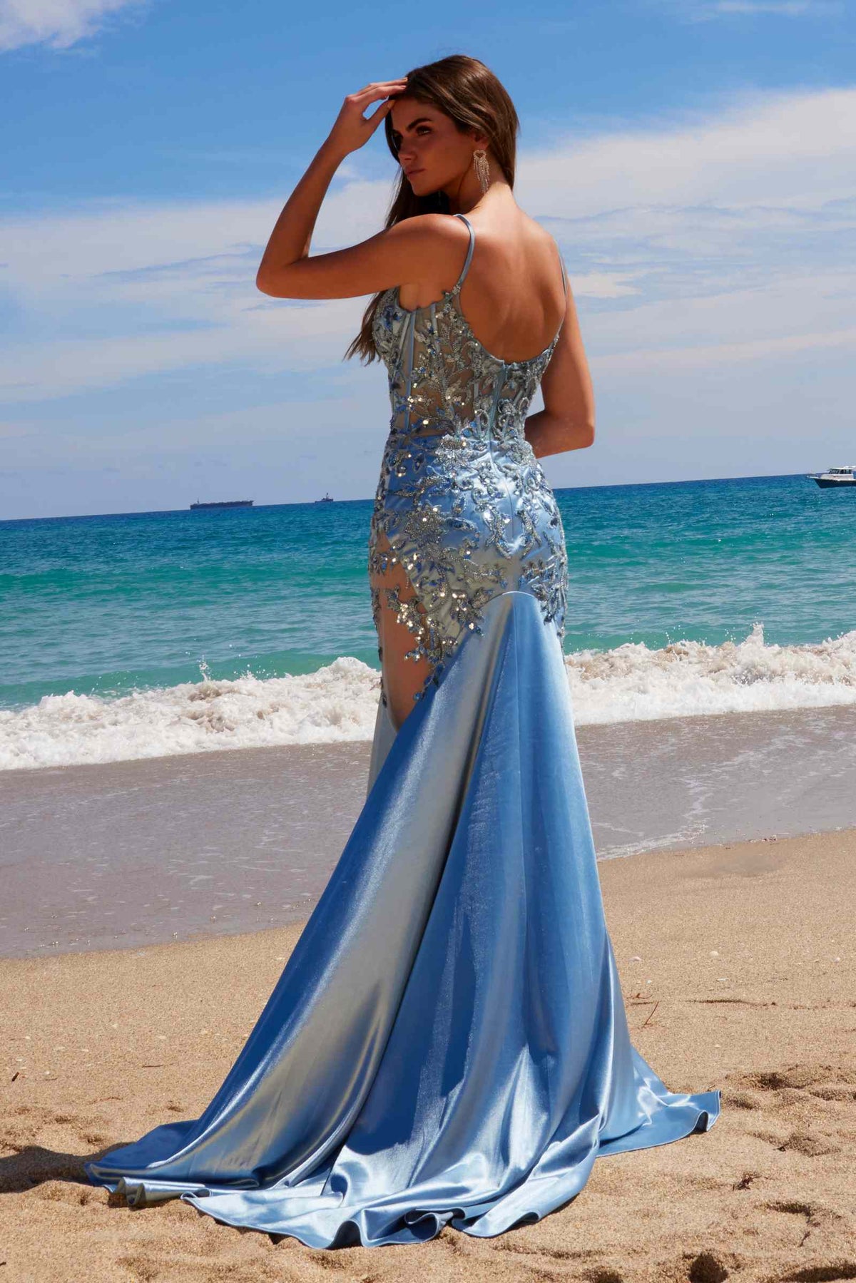 Vestido de sirena Nox Anabel E1532 de raso con apliques de lentejuelas y cintura con ballenas