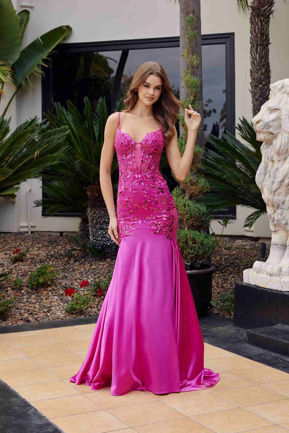Vestido de sirena Nox Anabel E1532 de raso con apliques de lentejuelas y cintura con ballenas