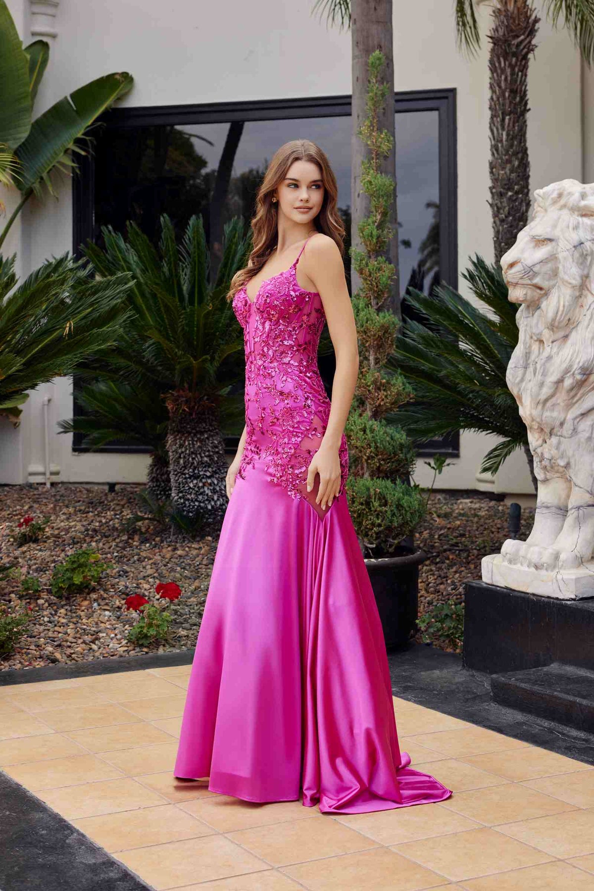 Vestido de sirena Nox Anabel E1532 de raso con apliques de lentejuelas y cintura con ballenas