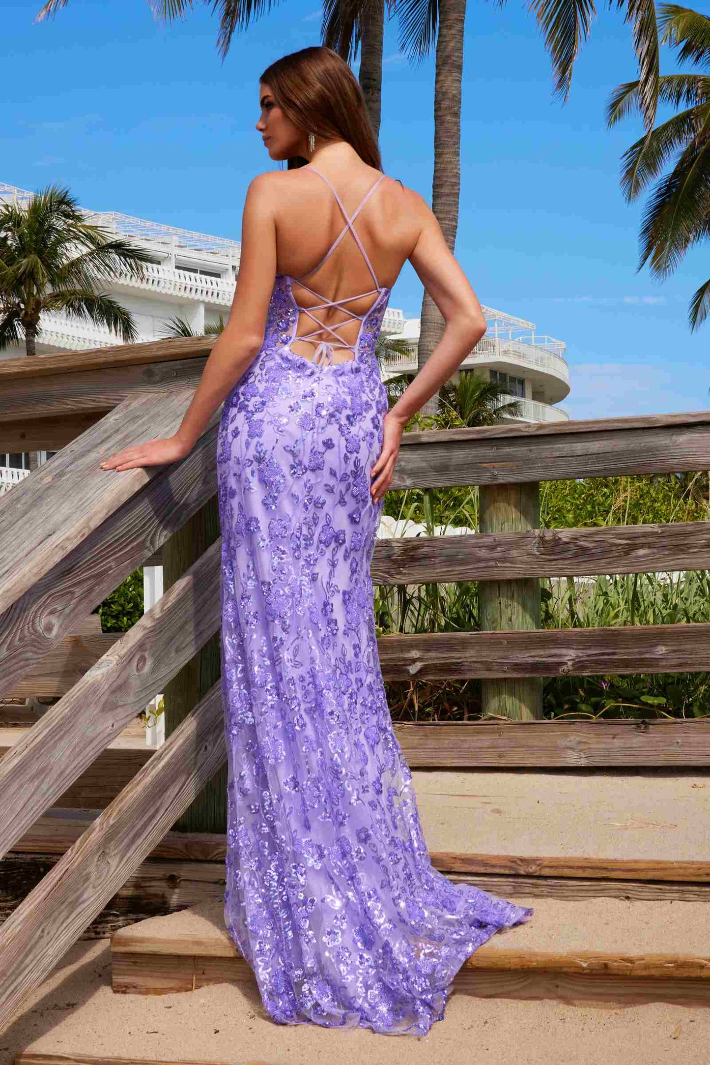 Nox Anabel E1710 Vestido Largo con Diseño Floral Completamente Bordado con Lentejuelas Aplicadas y Abertura