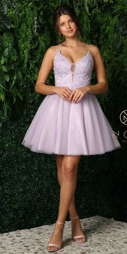 Vestido corto Nox Anabel E779 con escote en V pronunciado y corpiño bordado