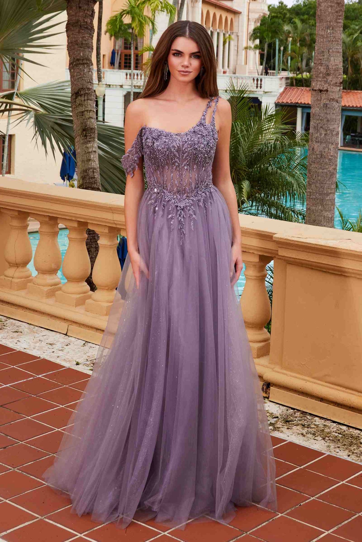 Nox Anabel F1567 Vestido con bordado línea A y cintura con transparencias y varillas