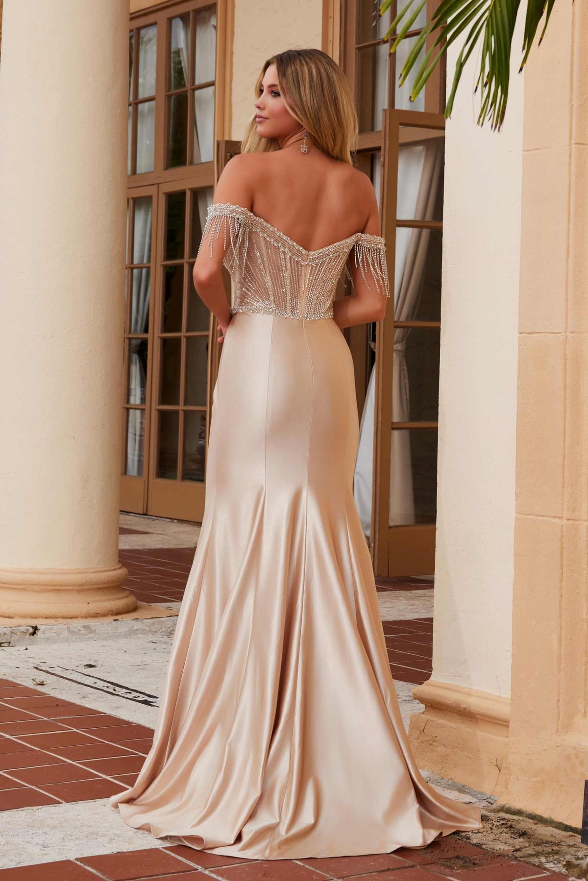 Nox Anabel F1568 Vestido de satén con cuentas, escote Bardot y cintura encorsetada