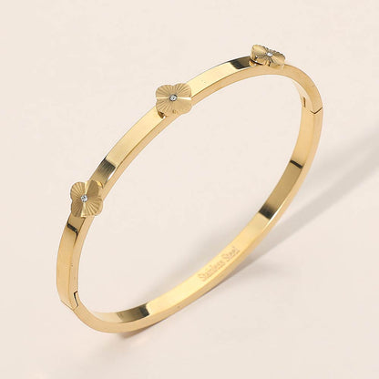 Stainless Steel CZ Center Quatrefoil Station Hinged Bangle Bracelet