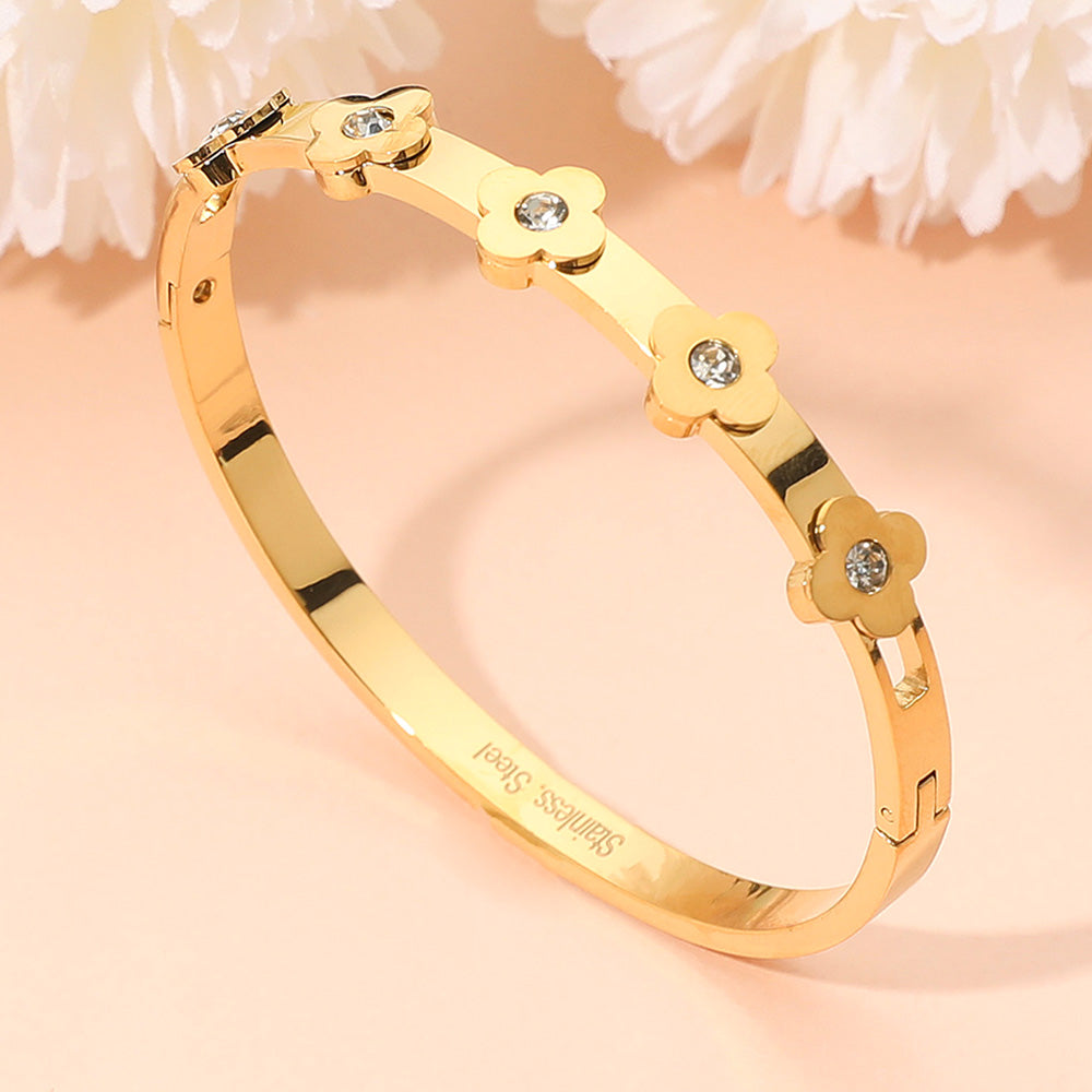 Brazalete de Acero Inoxidable con Piedras de Circonita, Motivo de Cuatrifolio y Bisagra