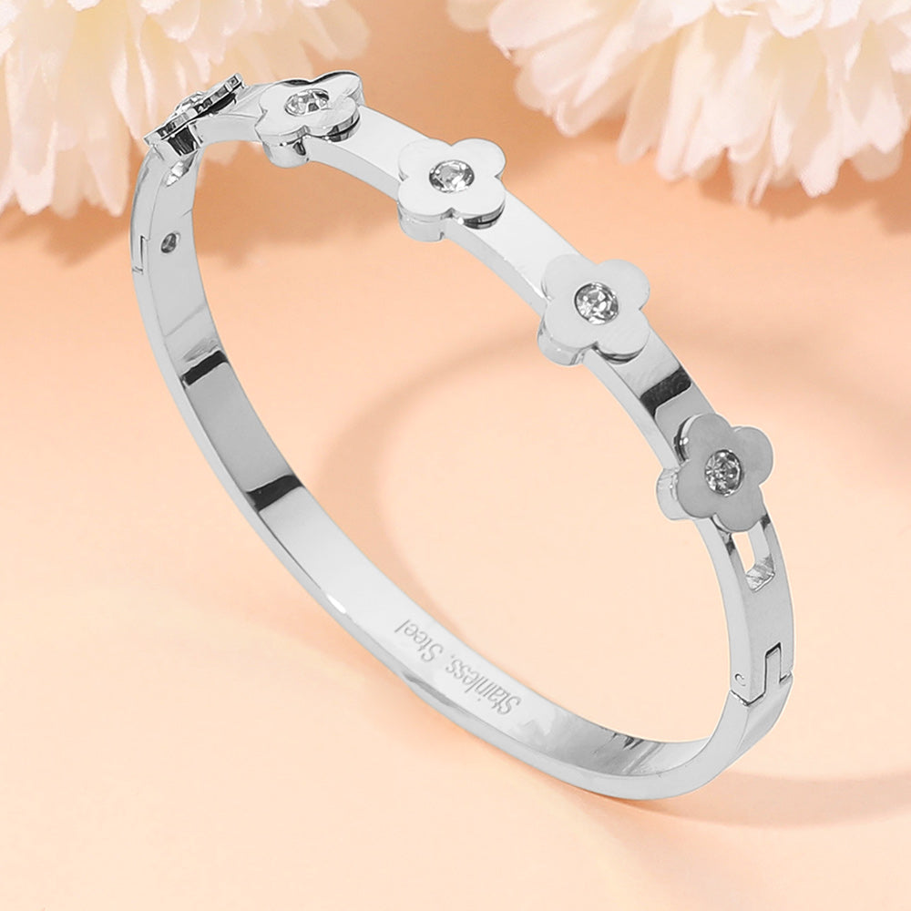 Brazalete de Acero Inoxidable con Piedras de Circonita, Motivo de Cuatrifolio y Bisagra