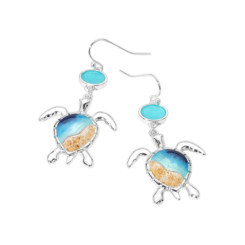 Pendientes colgantes de eslabones de cristal marino con tortuga esmaltada