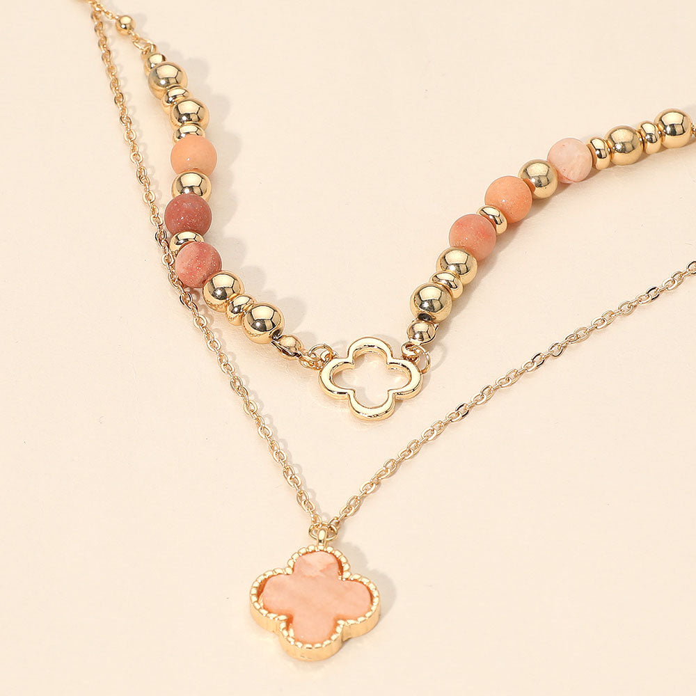 Collar de acento con colgante de trébol de cuatro hojas en capas