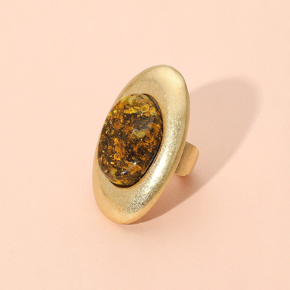 Anillo elástico ovalado de metal cepillado con cúpula de resina abstracta extragrande