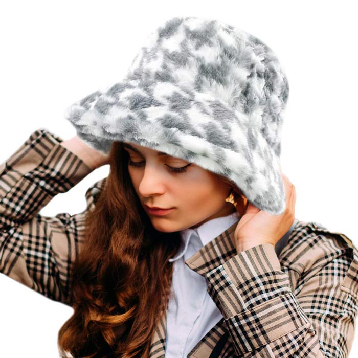 Houndstooth Patterned Faux Fur Bucket Hat