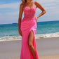 Vestido de satén brillante con bordado floral y abertura Nox Anabel H1670