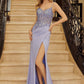 Vestido de satén brillante con bordado floral y abertura Nox Anabel H1670