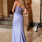 Vestido de satén brillante con bordado floral y abertura Nox Anabel H1670