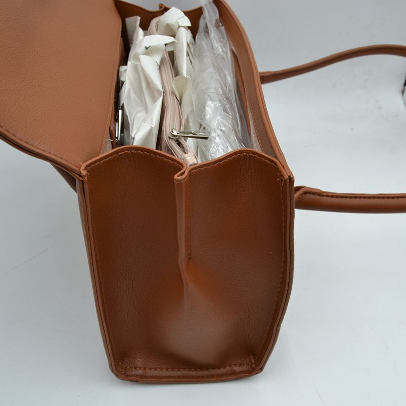 Minimalist Structured Shoulder Bag with Envelope Flap