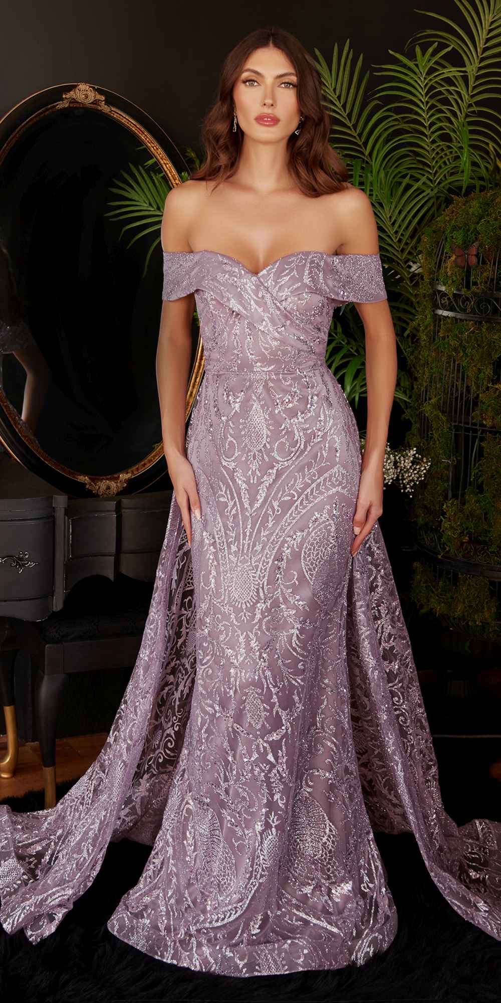Vestido largo de encaje Ladivine J836 con hombros descubiertos y sobrefalda