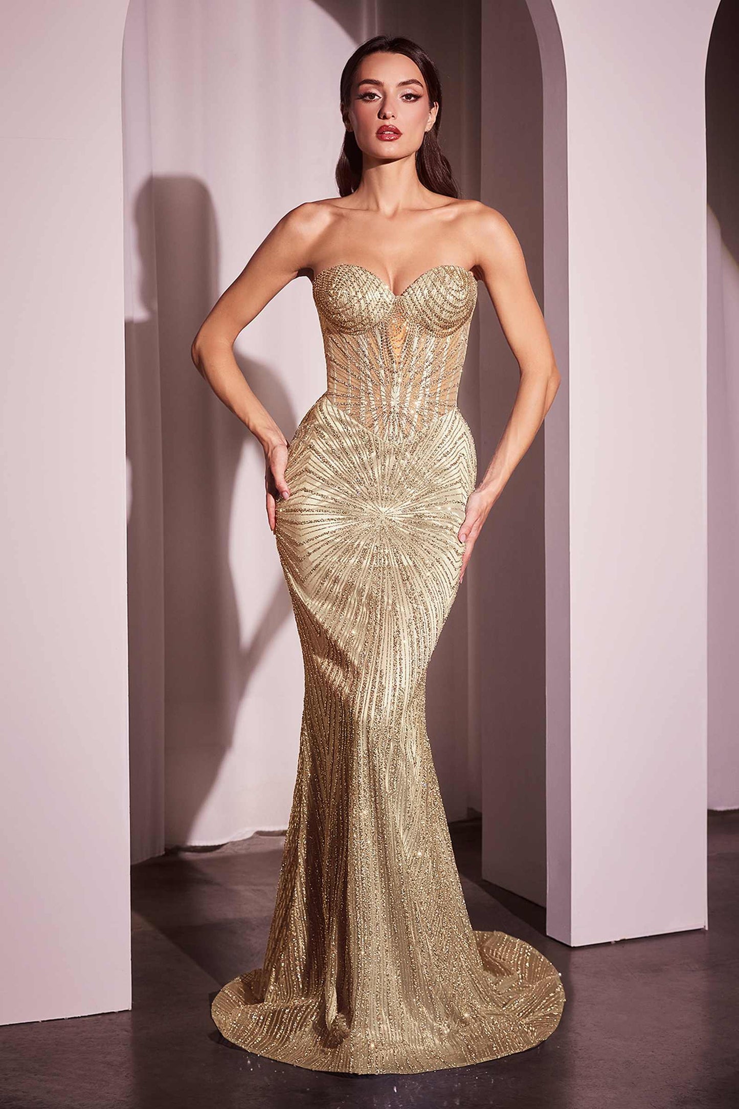 REBAJAS - Vestido largo de noche sin tirantes dorado ajustado Ladivine J871 (Talla 16)