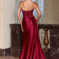 Vestido de noche sin tirantes con escote en punta Ladivine J887