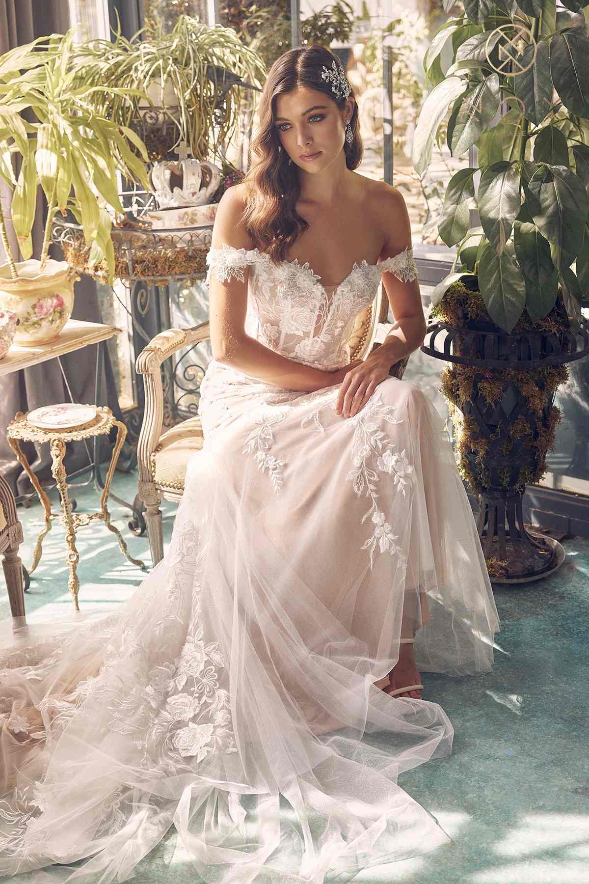 Vestido de novia largo sin hombros entallado bordado Nox Anabel JE974